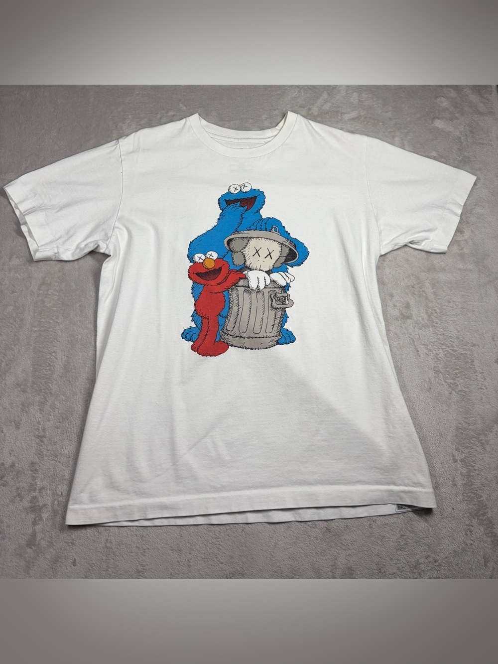 Uniqlo X Kaws X Sesame Street 100% Cotton White Cookie Monster Elmo T-Shirt S